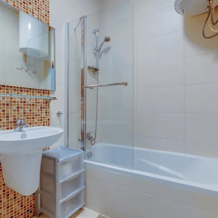 Tranquil Retreat Steps From St Julians Action Апартаменты