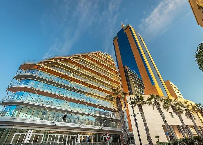 Tranquil Retreat Steps From St Julians Action *