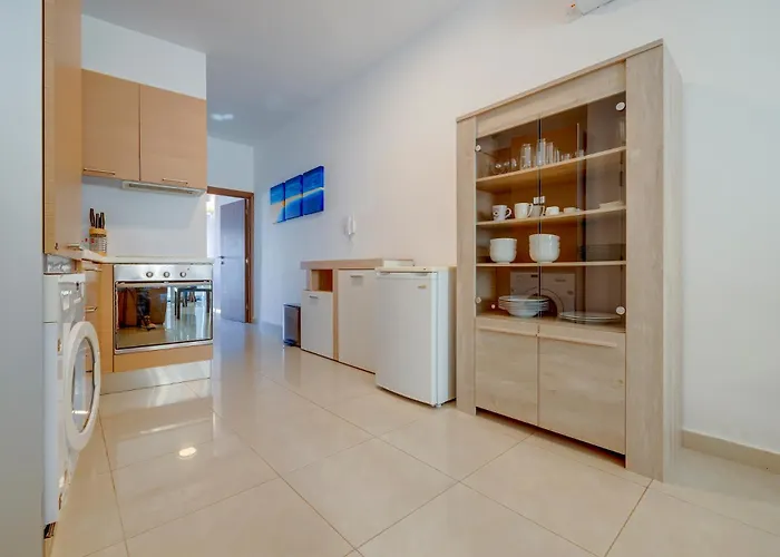 Apartman Tranquil Retreat Steps From St Julians Action