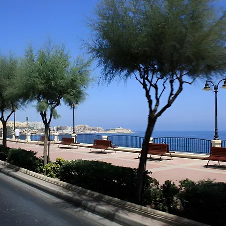 Tranquil Retreat Steps From St Julians Action Сент Джулианс
