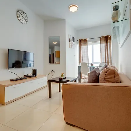 Tranquil Retreat Steps From St Julians Action דירה