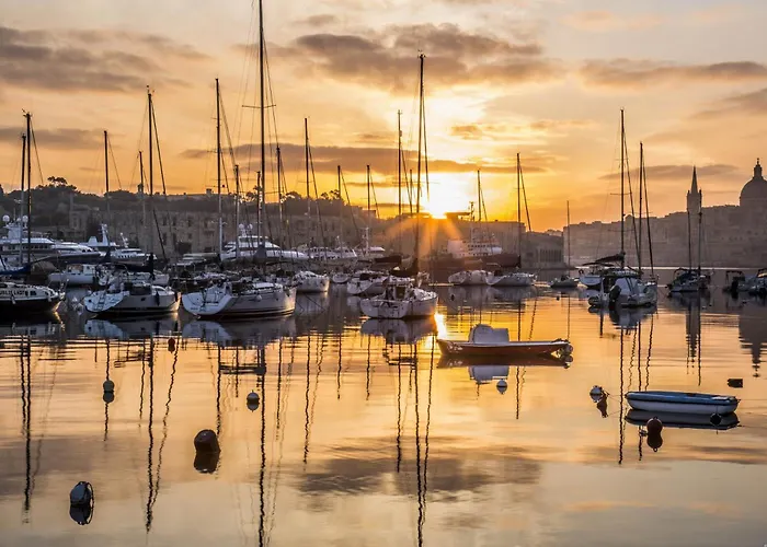 Lägenhet Tranquil Retreat Steps From St Julians Action *