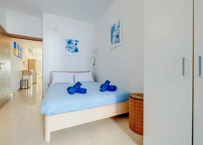 公寓 Tranquil Retreat Steps From St Julians Action Saint Julian's