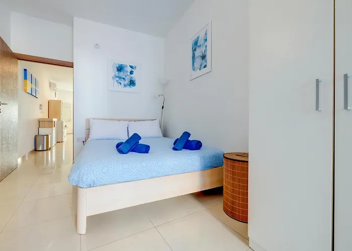 公寓 Tranquil Retreat Steps From St Julians Action