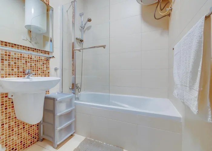 Lägenhet Tranquil Retreat Steps From St Julians Action