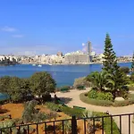 Apartman Tranquil Retreat Steps From St Julians Action